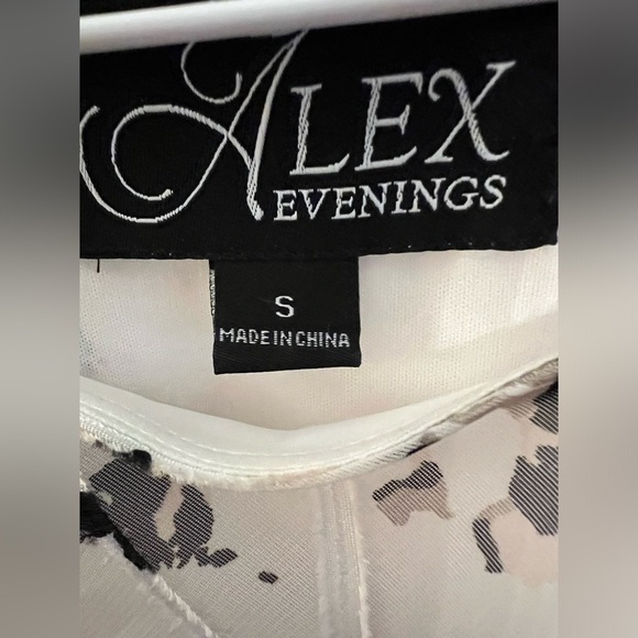 ALEX EVENING WOMEN’S 3/4 SLEEVE PRINTED BLOUSE. PULLOVER WITH SCOOP NECK - Picture 3 of 4